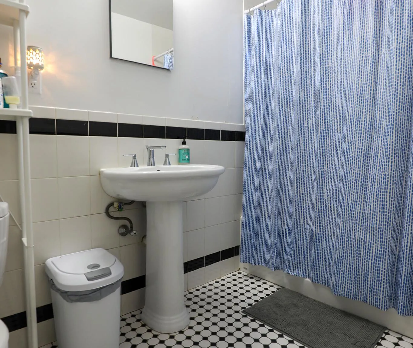 4 bed, 9999 sqft, $4,600 — Photo 1