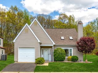 40 Nottingham Dr, Old Bridge, NJ 08857