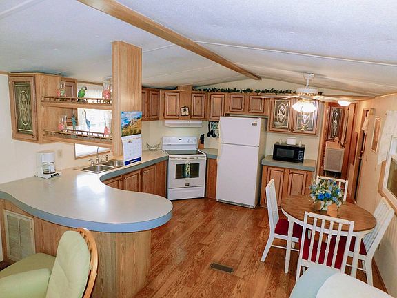 4th image of 5751 Windtree Dr