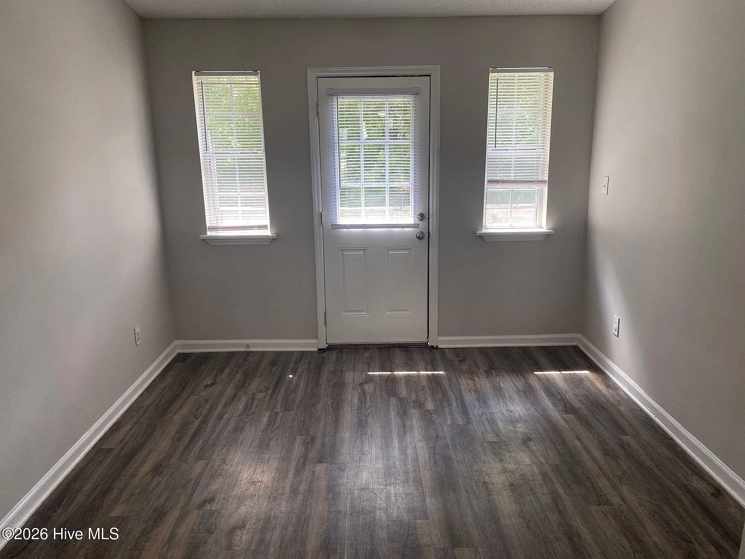 3 bed, 2.0 bath, 1300 sqft, $1,500 — Photo 4