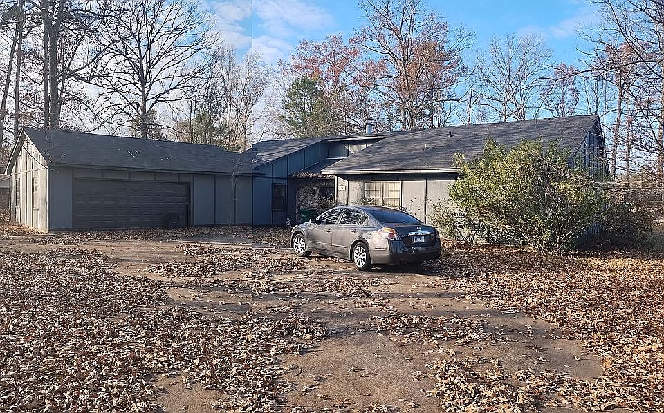 Wide driveway ample parking