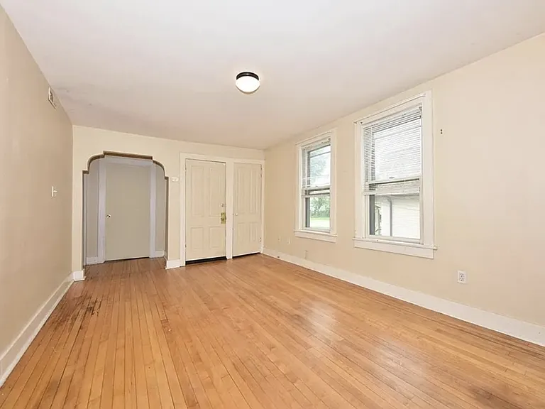 1818 N Arlington Pl — Photo 3