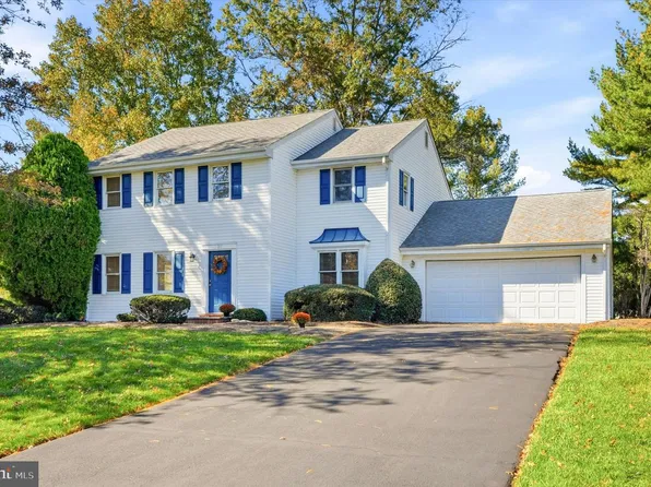18 Averstone Dr E #E, Washington Crossing, PA 18977
