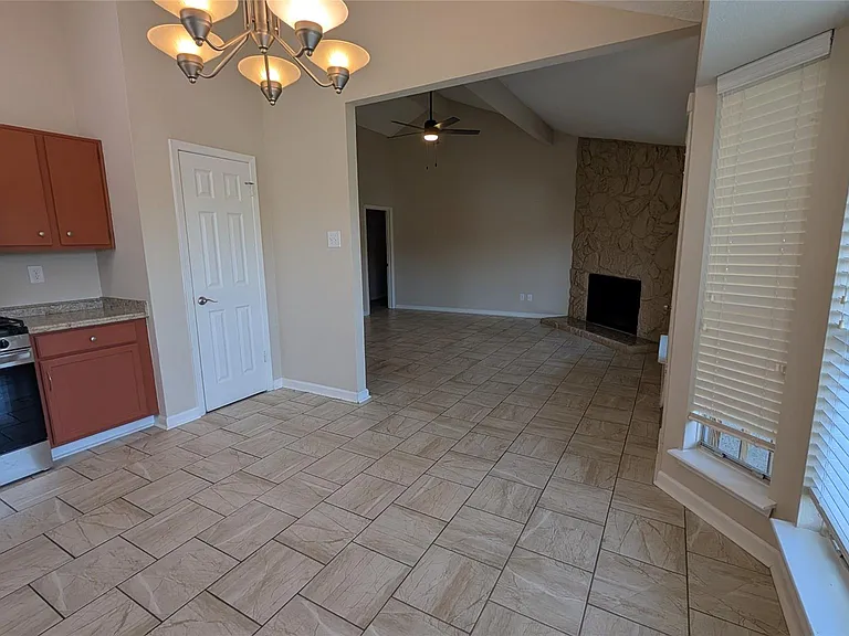 10710 Ambergate Dr — Photo 6