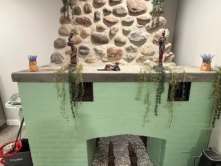 2 Roosevelt Dr #1 — Photo 10