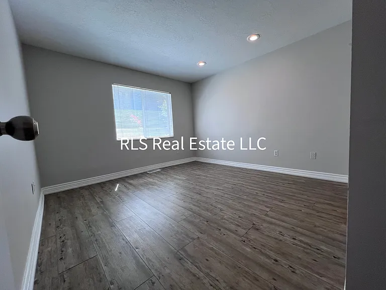 1541 N Riverside Ave #15 — Photo 16