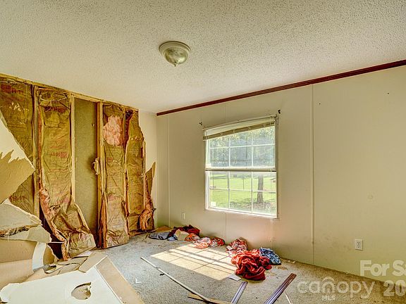 5th image of 1233 Forest Ridge Rd