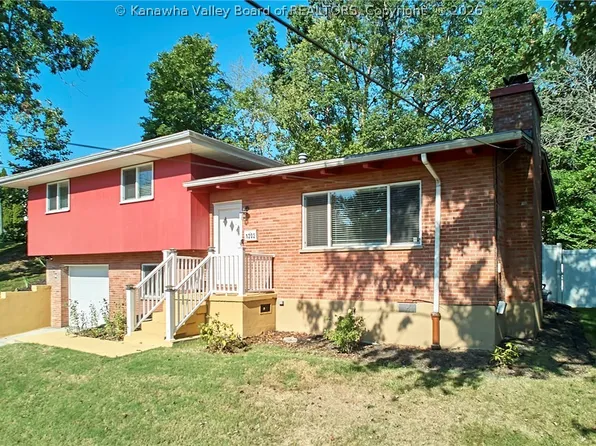 1202 Crown Dr, South Charleston, WV 25309
