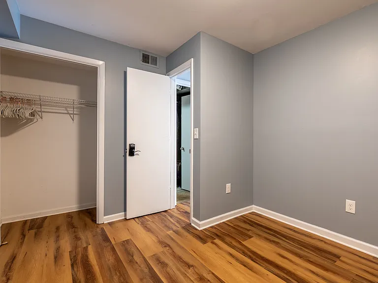 208 Huntington Ln — Photo 45