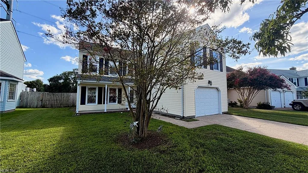 4 bed, 2.5 bath, 2104 sqft, $2,700 — Photo 2