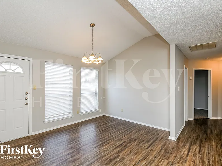 10913 Ives St — Photo 8