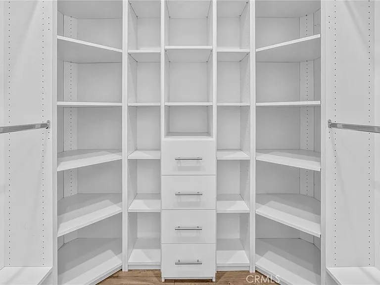 6711 Clybourn Ave — Photo 30