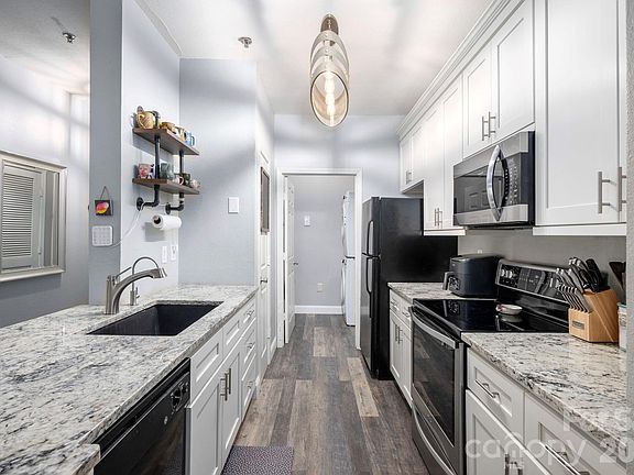 3rd image of 600 Vista Lake Dr APT 4