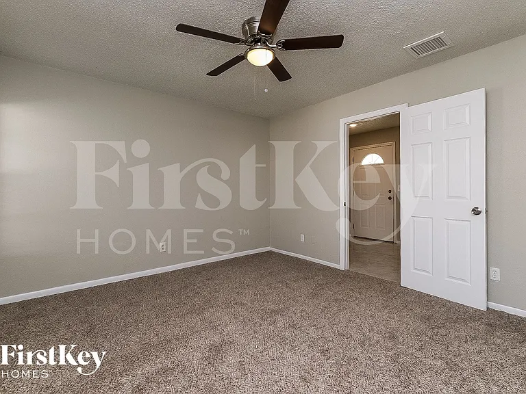 1418 Stonehaven Way — Photo 8