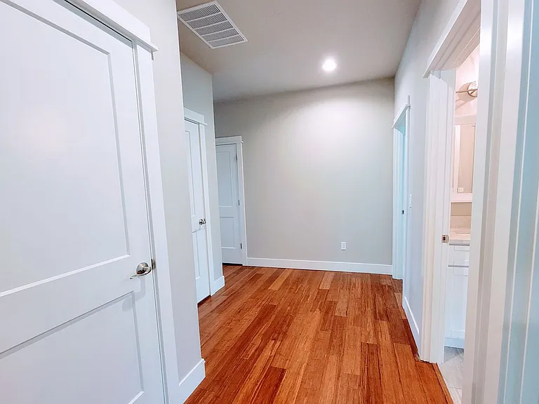 1122 Pitt Ave — Photo 3