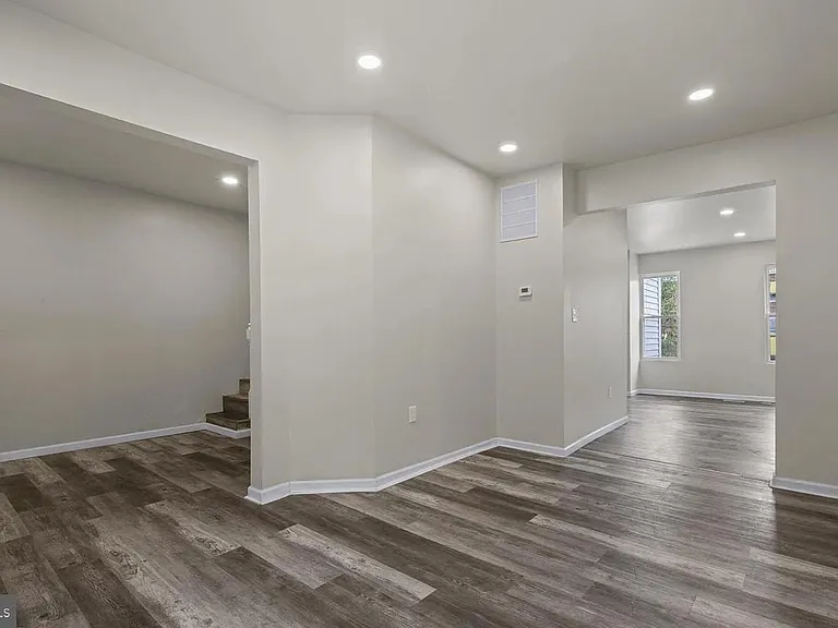 3030 Windsor Ave — Photo 2