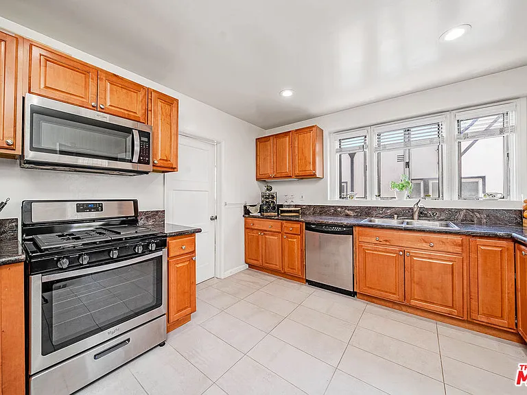 820 Alandele Ave — Photo 9