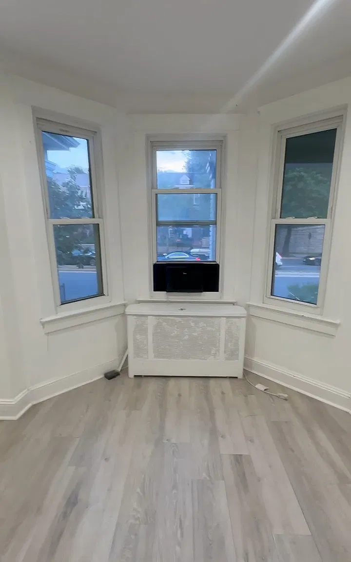4 bed, 1380 sqft, $1,000 — Photo 2
