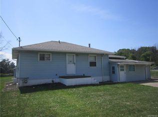 5901 Edgewood Dr, Niagara Falls, NY 14304