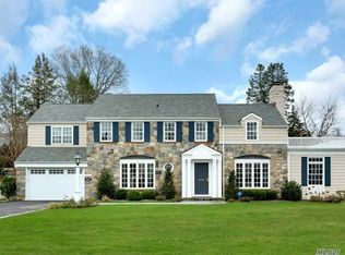 88 Dogwood Ln, Manhasset, NY 11030