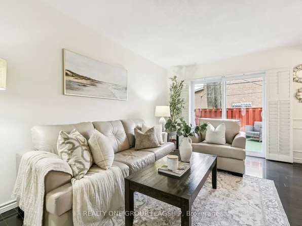 100 Quigley Rd Unit 137, Hamilton, ON L8K 6J1