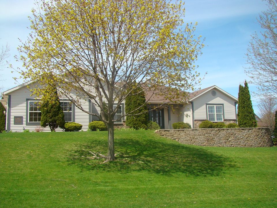 2nd image of N61W12868 River Heights Ct