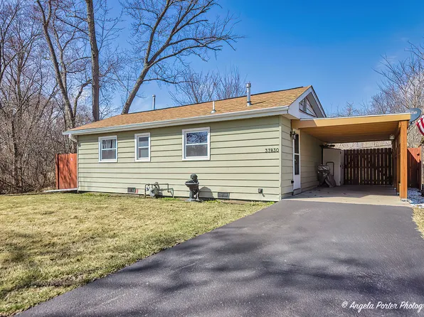 37830 N Watts Ave, Spring Grove, IL 60081