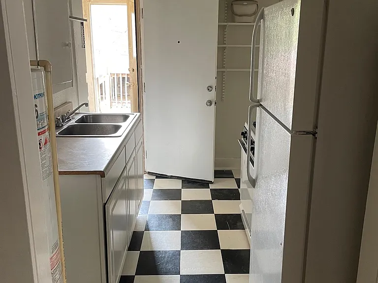 244 Natalen St #4 — Photo 6