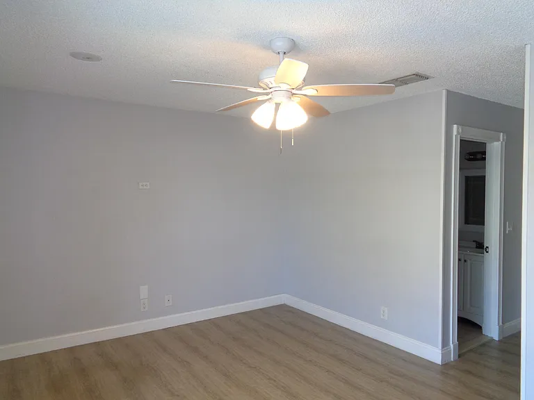 1917 NE 3rd St #103 — Photo 17