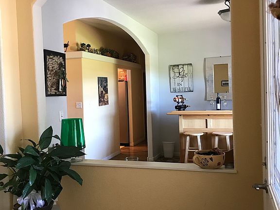 Entryway to diningroom