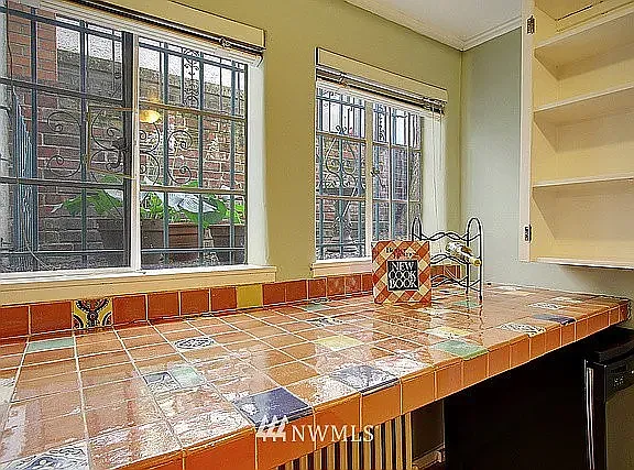 4204 11th Ave NE #1 — Photo 5