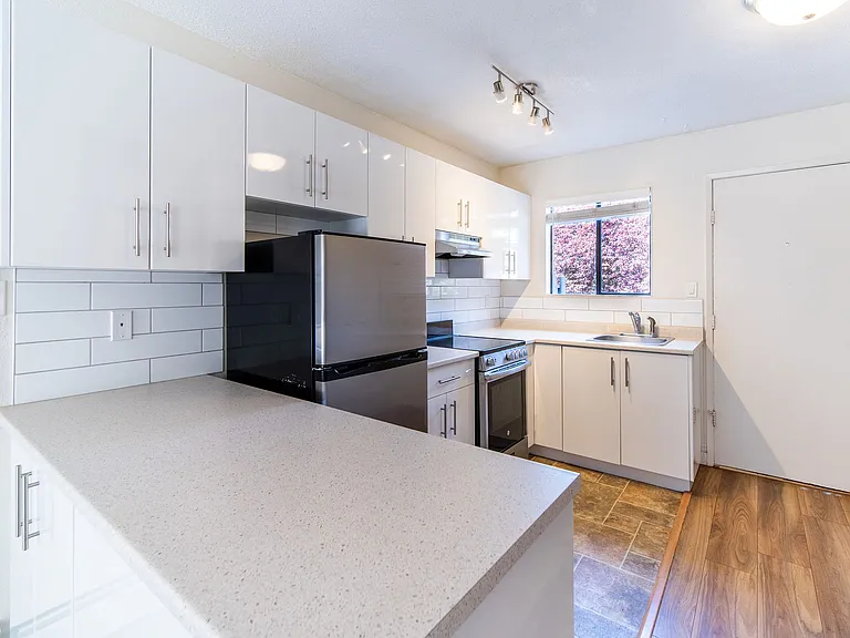 125 Croft St — Photo 10