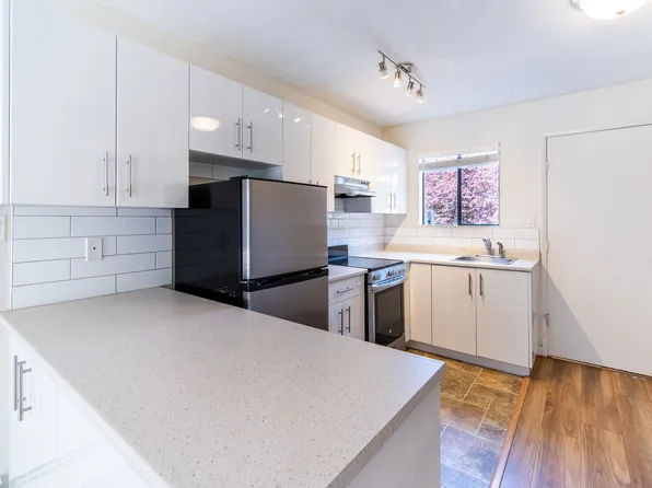 Waverly, 125 Croft St, Victoria, BC V8V 2E6