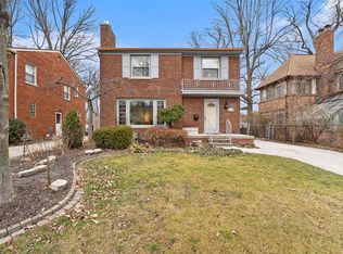 1700 Prestwick Rd, Grosse Pointe Woods, MI 48236