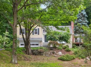 130 Colonial Hill Rd, Mount Kisco, NY 10549