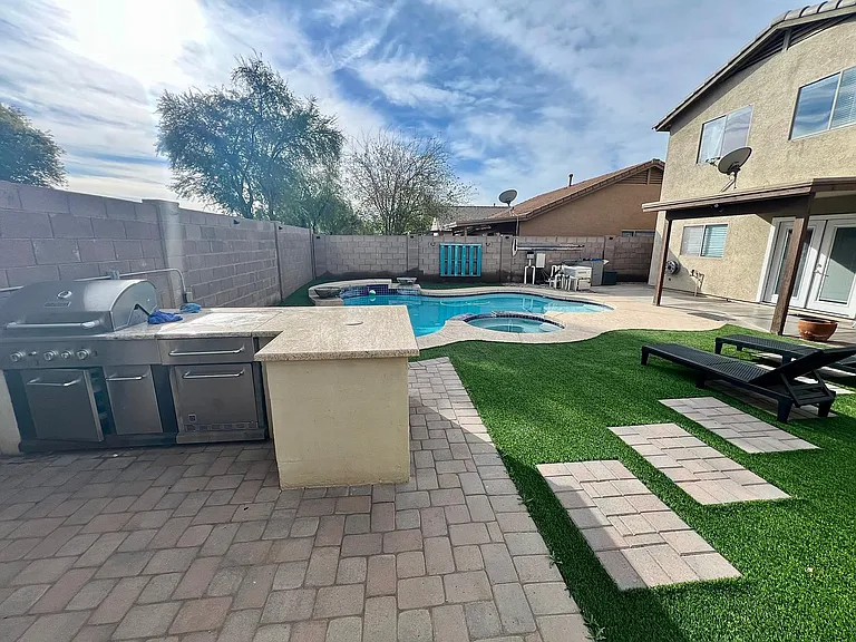 2721 S 108th Ave — Photo 6