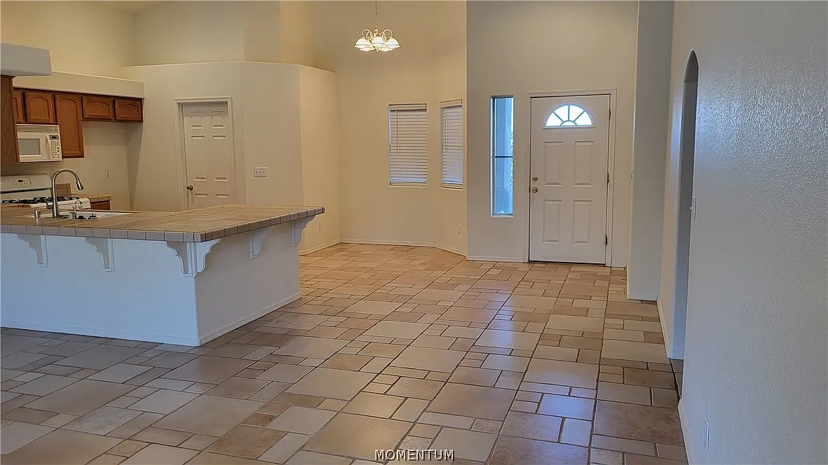 3 bed, 2.0 bath, 1440 sqft, $1,900 — Photo 4
