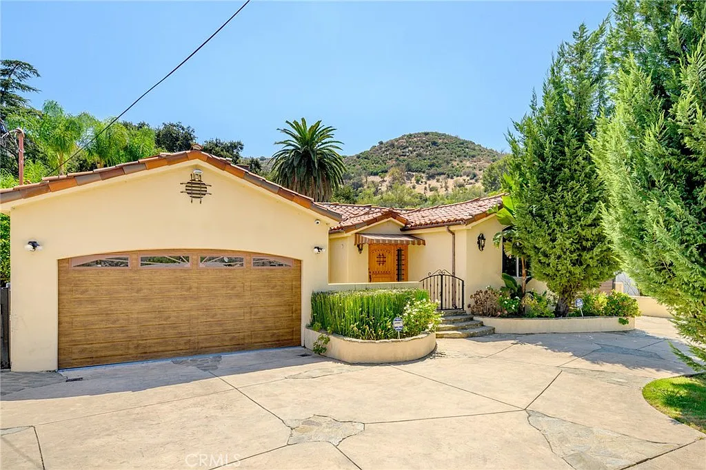 4 bed, 4.5 bath, 2784 sqft, $5,750 — Photo 1