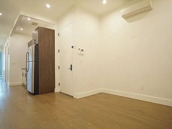 2nd image of 659 Seneca Ave APT 2L