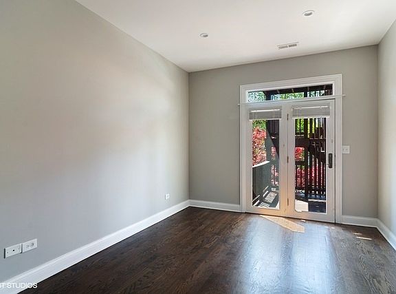 5th image of 857 W Wrightwood Ave