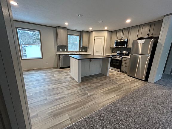 3rd image of 437 Darelnor St #158