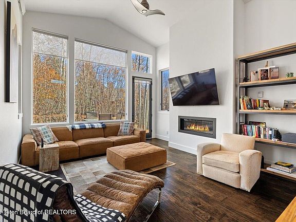 2nd image of 3230 W King Eider Rd