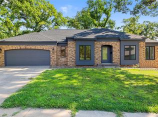 2108 Linmar Dr NE, Cedar Rapids, IA 52402