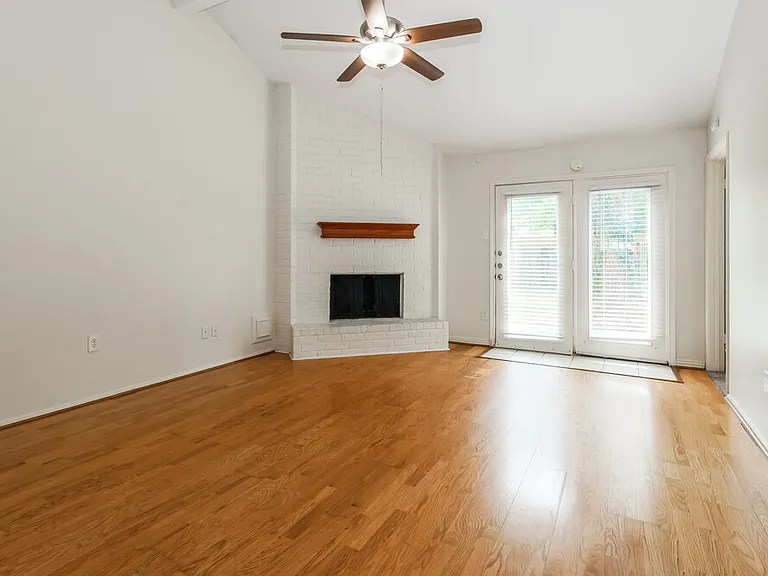 84 Fallshire Dr — Photo 4
