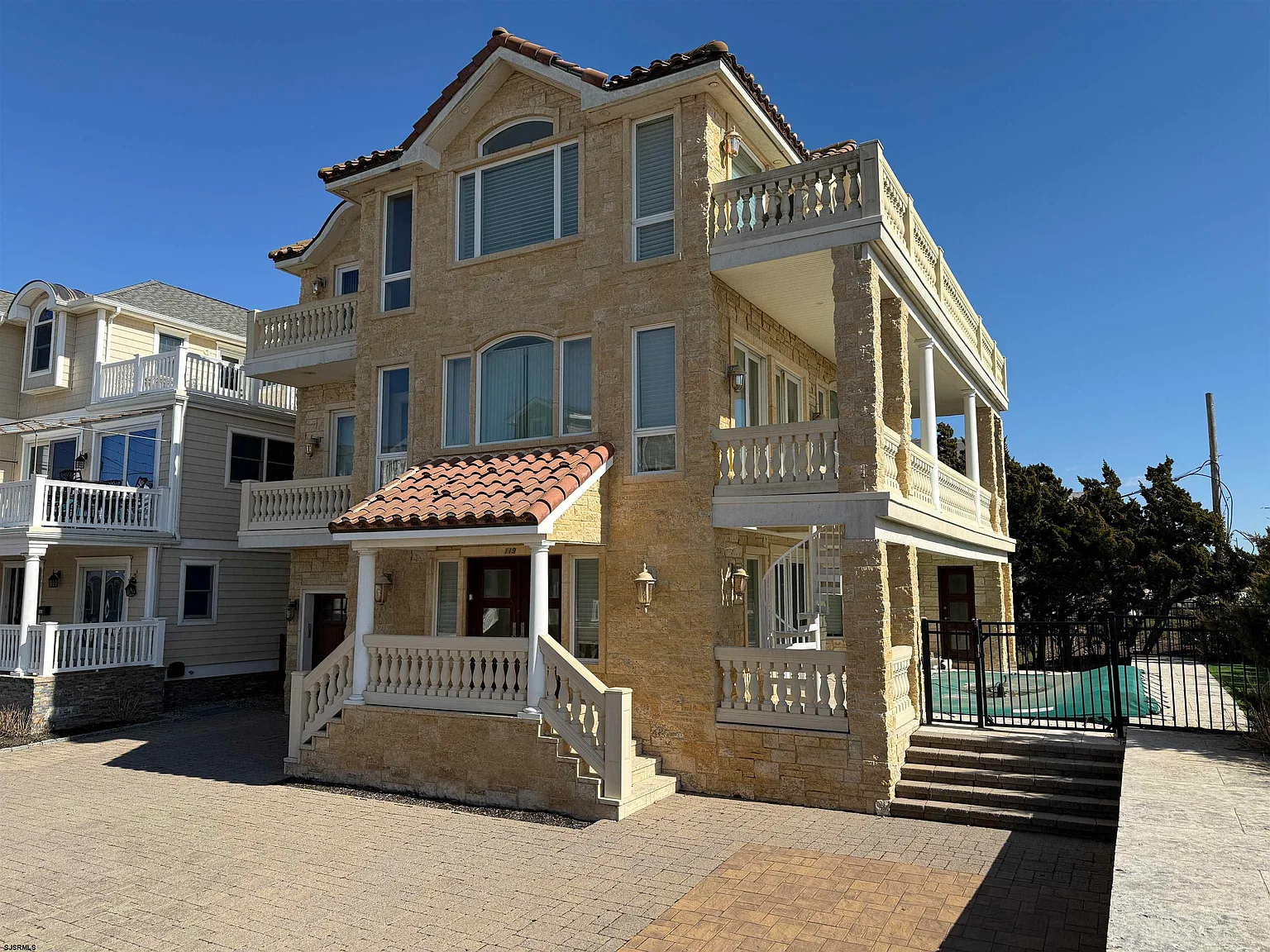 6 bed, 4.0 bath, $125,000 — Photo 2