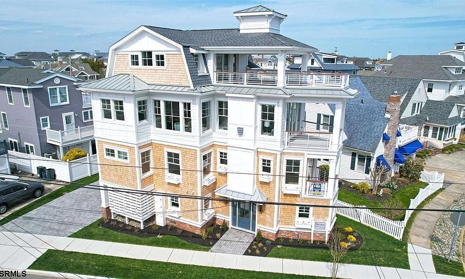 1st image of 829 North St