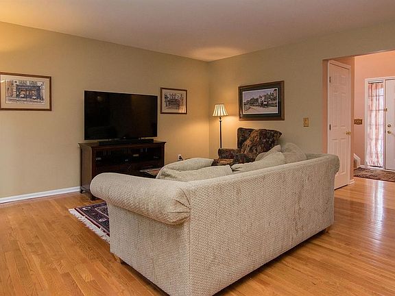 5th image of 1571 S Valentine Ct