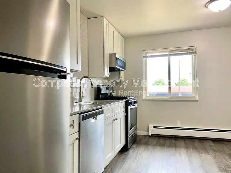 1720 Porter St SW #3 — Photo 1