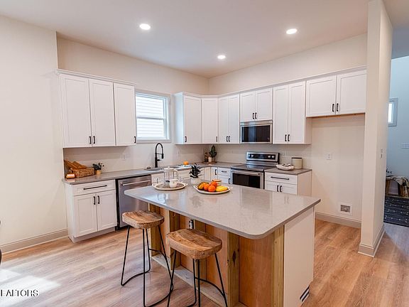 5th image of 12512 Dalton View Ln