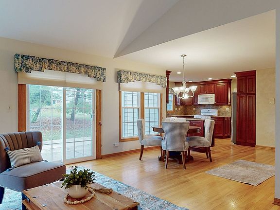 4th image of 4231 Forest Glen Dr